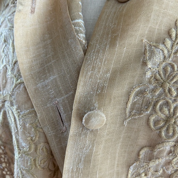 Beautiful natural semi sheer embroidered blouse - Picture 3 of 8